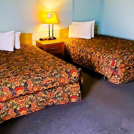 Holiday Host Motel & Rv Park Сонора Экстерьер фото