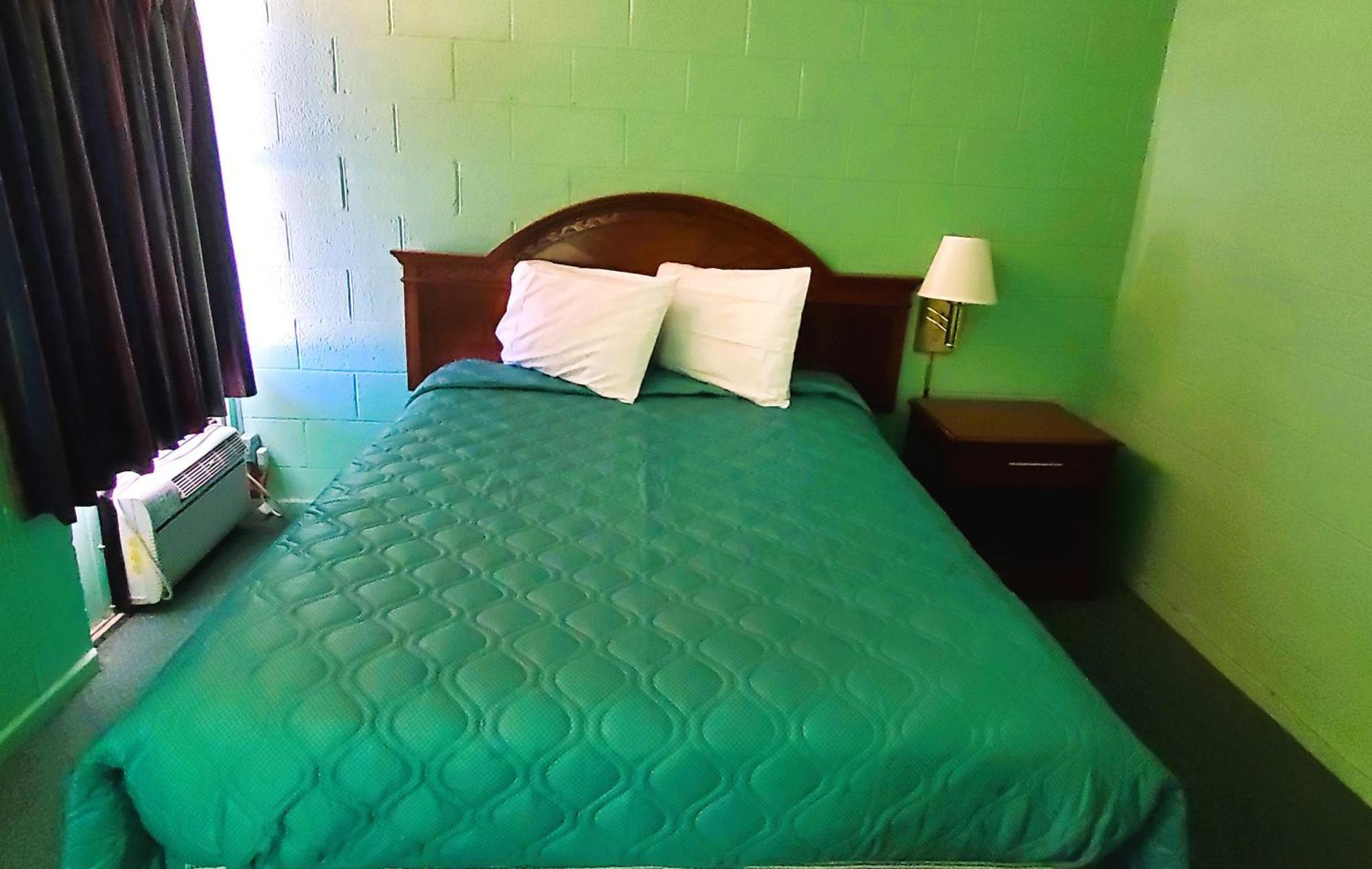 Holiday Host Motel & Rv Park Сонора Экстерьер фото